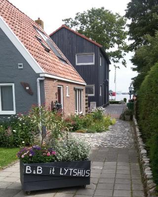 B&B It Lytshûs