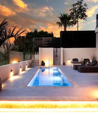 Orama Luxury Suite 3 Bedrooms with Private Pool