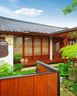 Haneulae Jeonju Hanok Village Accommodation