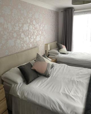 Basingstoke En Suite Room in Garden Annex