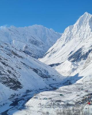 Beyond Rohtang
