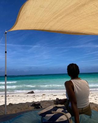 Beachside calm, Footsteps to the sand and sea