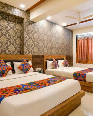 Hotel Whitehouse - Best Family Stay in Vrindavan- Ideal for families - Inhouse Parking -Free 5G Internet