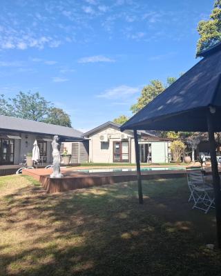 Majestic Manor Guesthouse & Coffee Shop