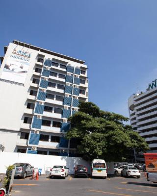 D haus Ngamwongwan Residence