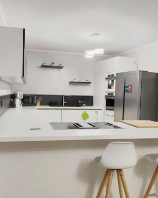 Modern 3 Bedroom Apartment near Useldange Castle