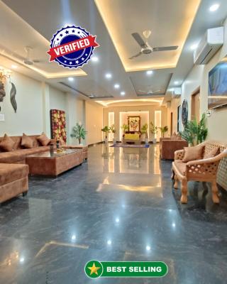 Hotel Shree Niddhivan ! Fully AC, nearby Prem mandir & ISCKON temple - 500 Meters Away Only, close to All Main Attractions, Premium rooms!