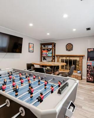 Spacious 4 bdr w/ Game Room 5 min Drive to College