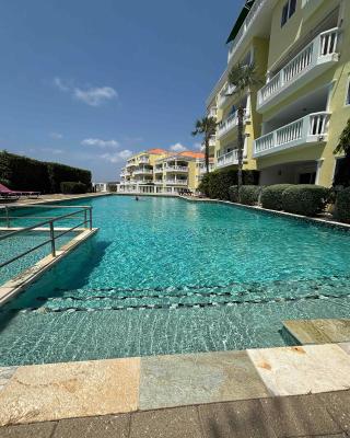 Modern appartement bij zee met zwembad op Blue Bay - Tripletree the hill