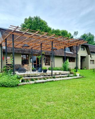 Rustic Farmhouse, Curry's Post - SOLAR POWERED