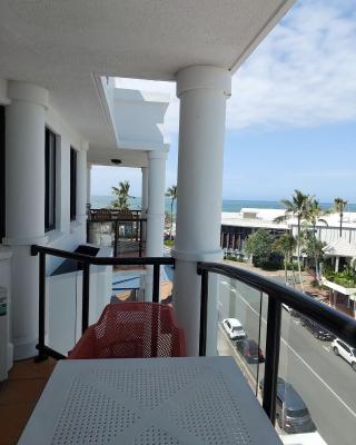 Stylish 1 Bedroom with Private Rooftop Spa