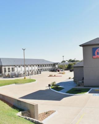 Motel 6-Brenham, TX