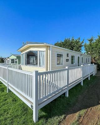 Homely 8 Berth Caravan At Manor Park, Near Hunstanton Beach Ref 23004B