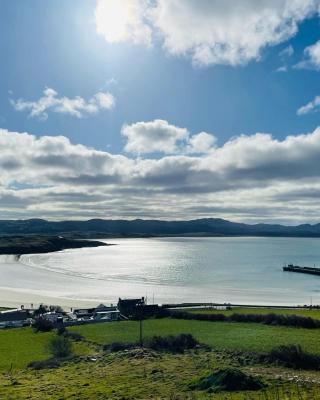 Teach Máire, Downings