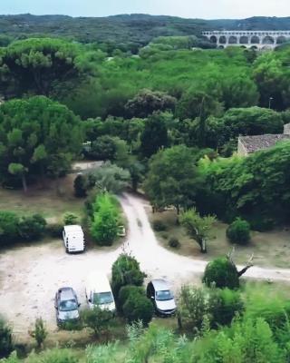 Aux berges du pont du gard