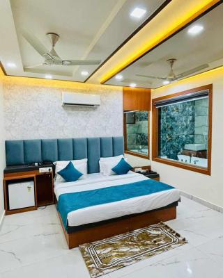 Hotel Urban Golden house - Vrindavan Best selling Hotel- Near Prem Mandir - Ideal For Families