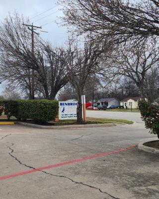 Benbrook Inn & Suites by OYO Fort Worth I-20