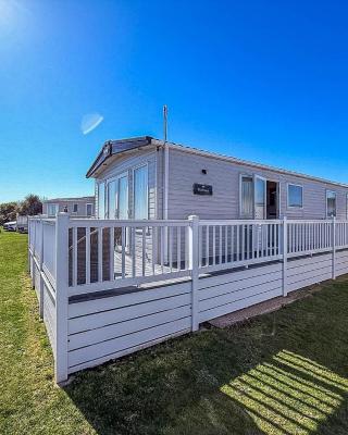 Beautiful 6 Berth Caravan With Full Sea Views For Hire In Suffolk Ref 68002Cr