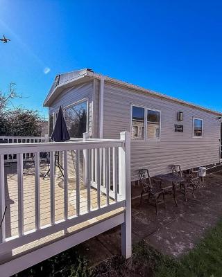 Lovely 6 Berth Caravan Close To The Beach In Suffolk Ref 68030Bs