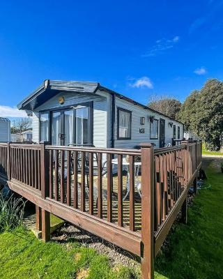 Beautiful Caravan For Hire With A Partial Sea View In Suffolk Ref 32042Az