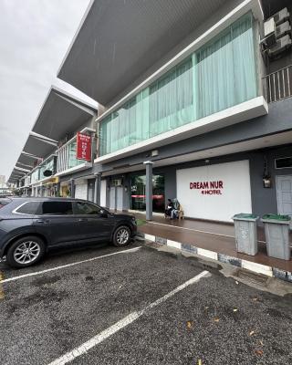 OYO 89497 Dream Nur Hotel