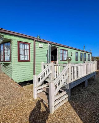6 Berth Dog Friendly Caravan In Hunstanton, Minutes From The Beach Ref 13013L