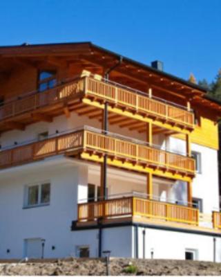 Alpenmond Appartment Halbmond