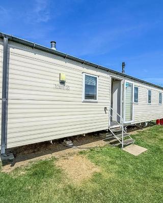 Lovely 6 Berth Caravan At Valley Farm Park In Essex Ref 46762V