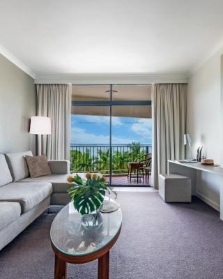 Breezy Harbourfront Resort with Seaviews & Pool