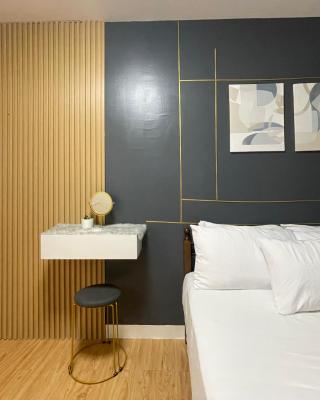 AR10 & AR11 1 bed 1 bath near airport