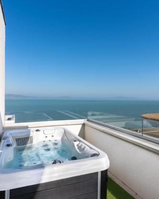 Sunset LakeView with Jacuzzi
