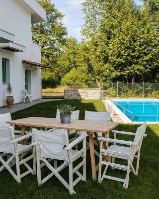 Aristotelia Gi Ikies - Olympiada Poolside Retreats