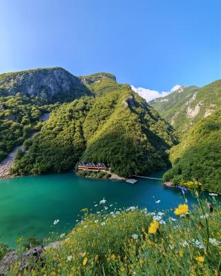 Riverside Komani Lake