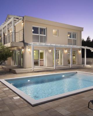 Villa OLIVIA - new and modern house with pool, souna, jacuzzi & playground, Ližnjan - Istra