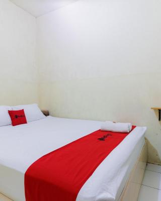 RedDoorz near Esa Unggul University Jakarta Campus