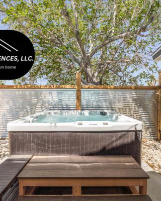 Hot Tub-Firepit-Star Gazing-5 min to Joshua Tree National Park!