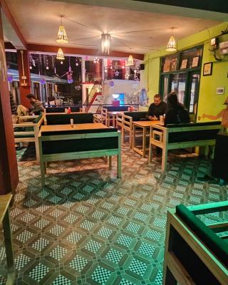 Non Stop Cafe Hostel & Stay