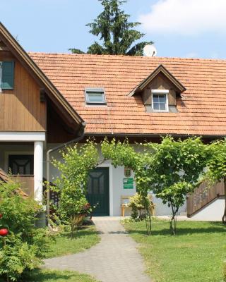 Landhaus Bender Ferienwohnung mit Terrasse und Garten