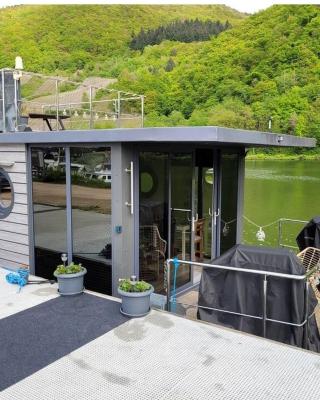 Hausboot auf der Mosel