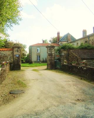 Le Manoir "Aux Douves"