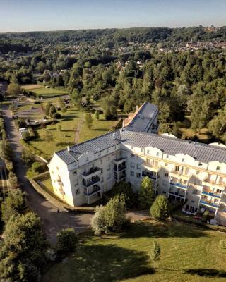 Residence Hotel Les Ducs De Chevreuse avec Hébergement, Repas & PDJ, Séminaire, Bureau & Parking