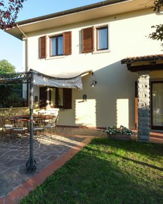 Villa in Lonnano with pool