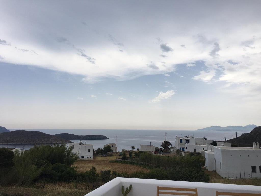 RámosGaia Serifos Apartments的享有海景。