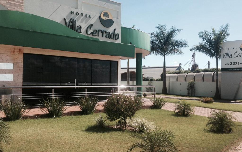 Nova MutumHotel Villa Cerrado的商场汽车经销商的标志建筑