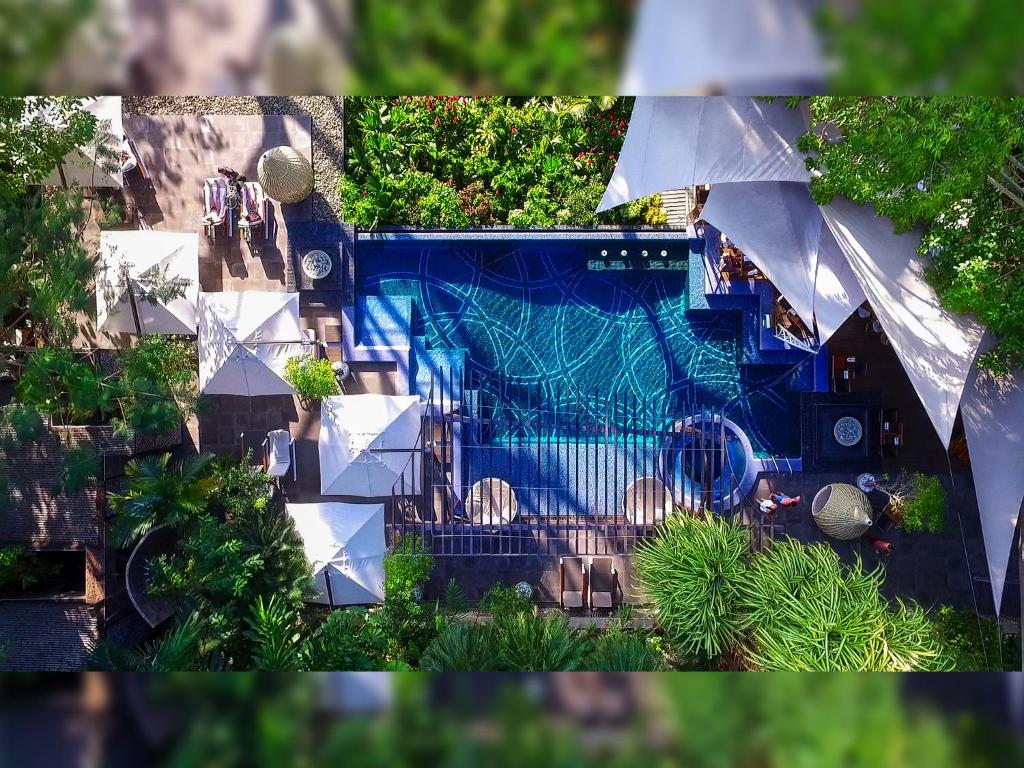 曼努埃尔安东尼奥玛坎达海边酒店 - 仅限成人入住的享有庭院游泳池的顶部景色