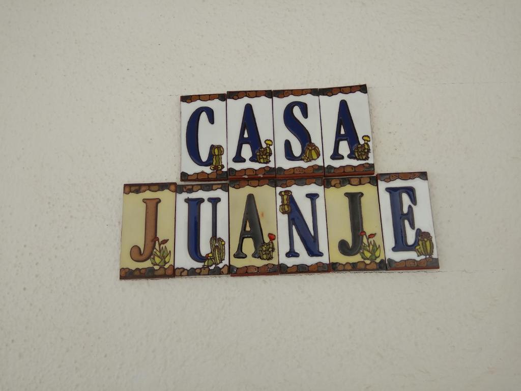 埃尔戈尔福Lanzarote - El Golfo的墙上读卡萨里安娜的标志