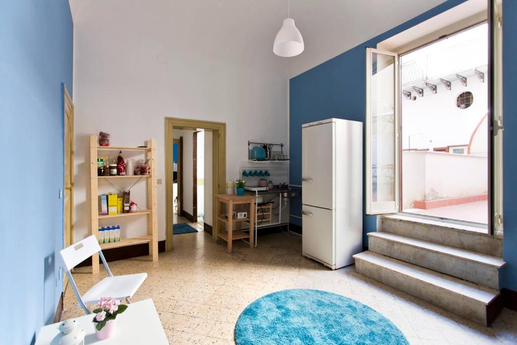 Sunshine Hostel Palermo的休息区