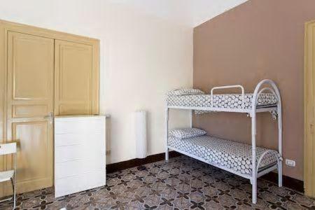 Sunshine Hostel Palermo客房内的一张或多张床位