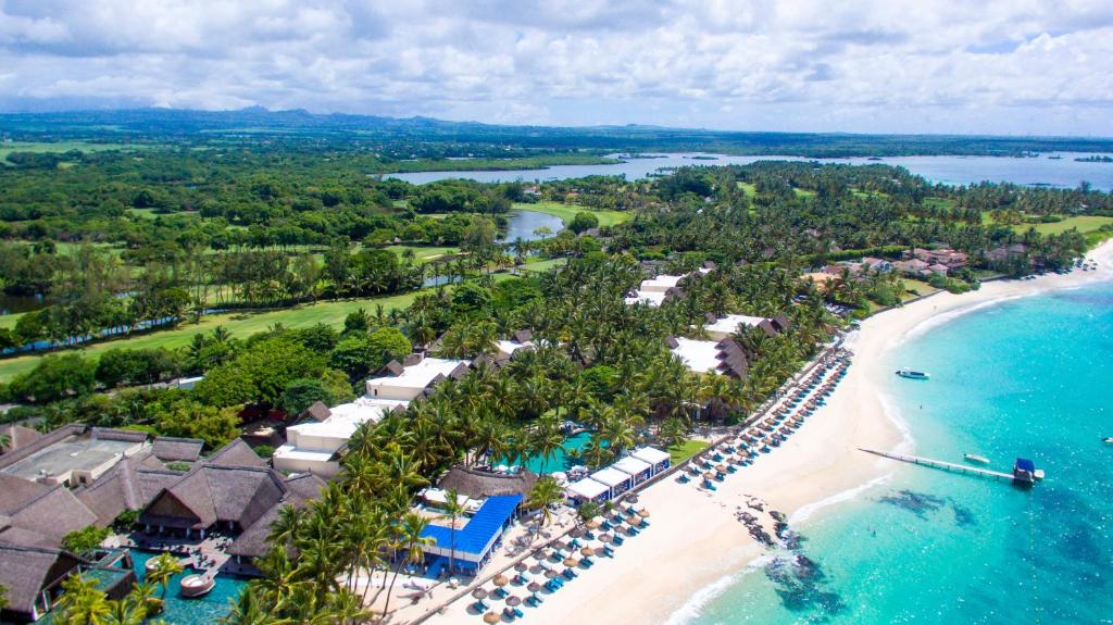 贝尔马尔康斯丹毛里求斯贝尔玛尔度假酒店的享有度假村和海滩的空中景致