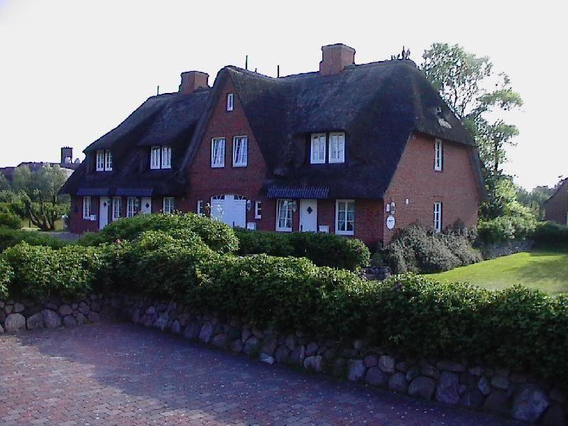里斯特Westhof-7的黑色屋顶的大型红砖房屋